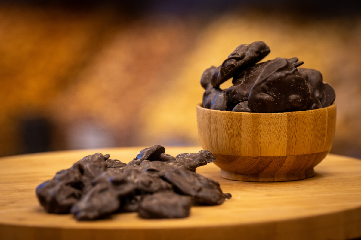 Kayısı Çekirdekli Bitter Çikolata